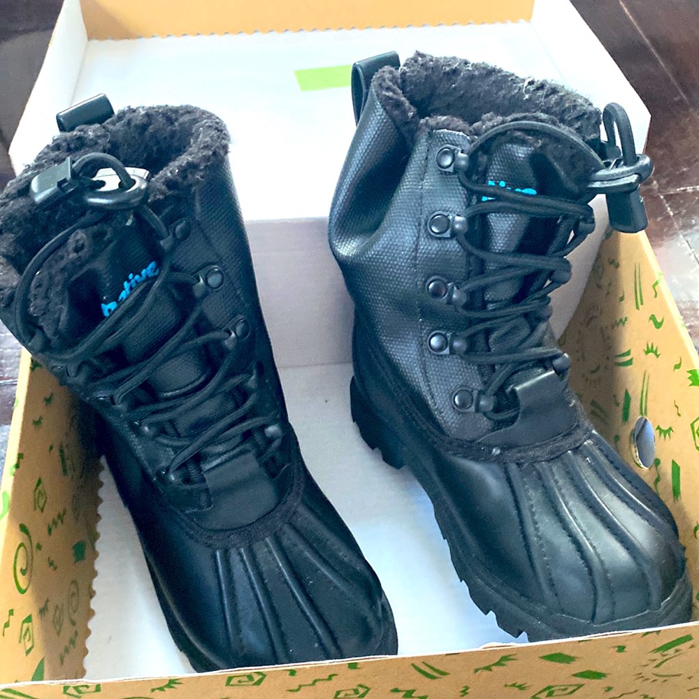 Native Kids Size 11 Snow Boots